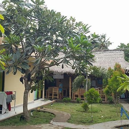 Baleku Homestay Trawangan กีลีตราวางัน ภายนอก รูปภาพ