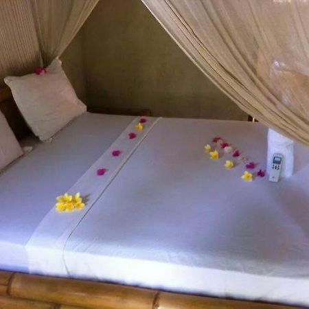 Baleku Homestay Trawangan กีลีตราวางัน ภายนอก รูปภาพ