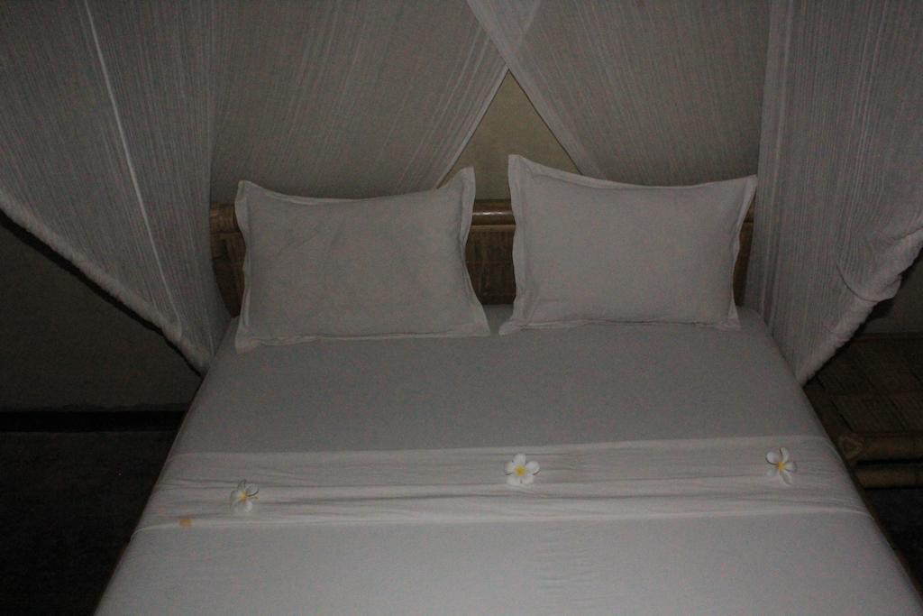 Baleku Homestay Trawangan กีลีตราวางัน ภายนอก รูปภาพ