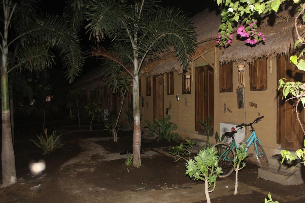 Baleku Homestay Trawangan กีลีตราวางัน ภายนอก รูปภาพ