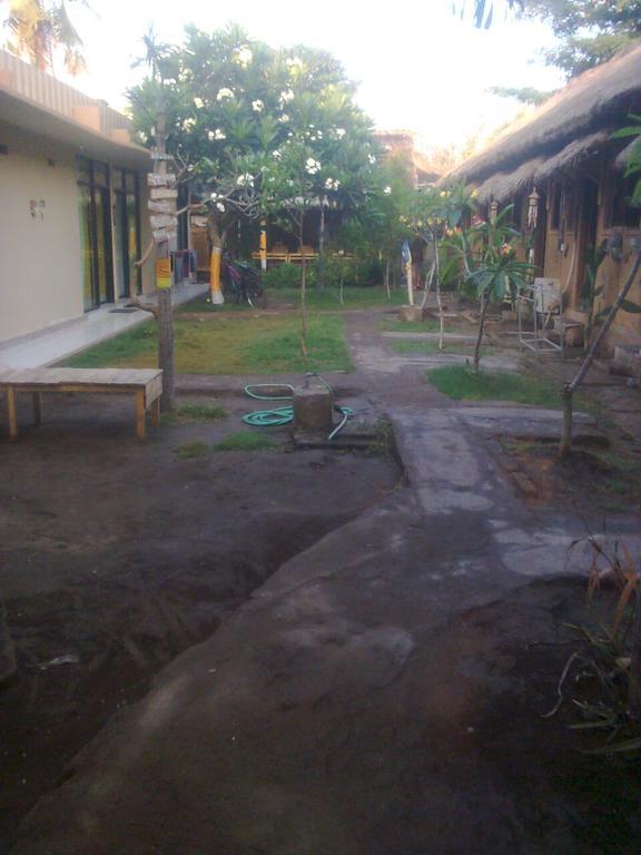 Baleku Homestay Trawangan กีลีตราวางัน ภายนอก รูปภาพ