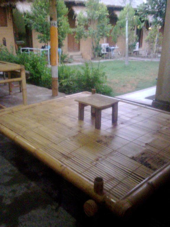 Baleku Homestay Trawangan กีลีตราวางัน ภายนอก รูปภาพ